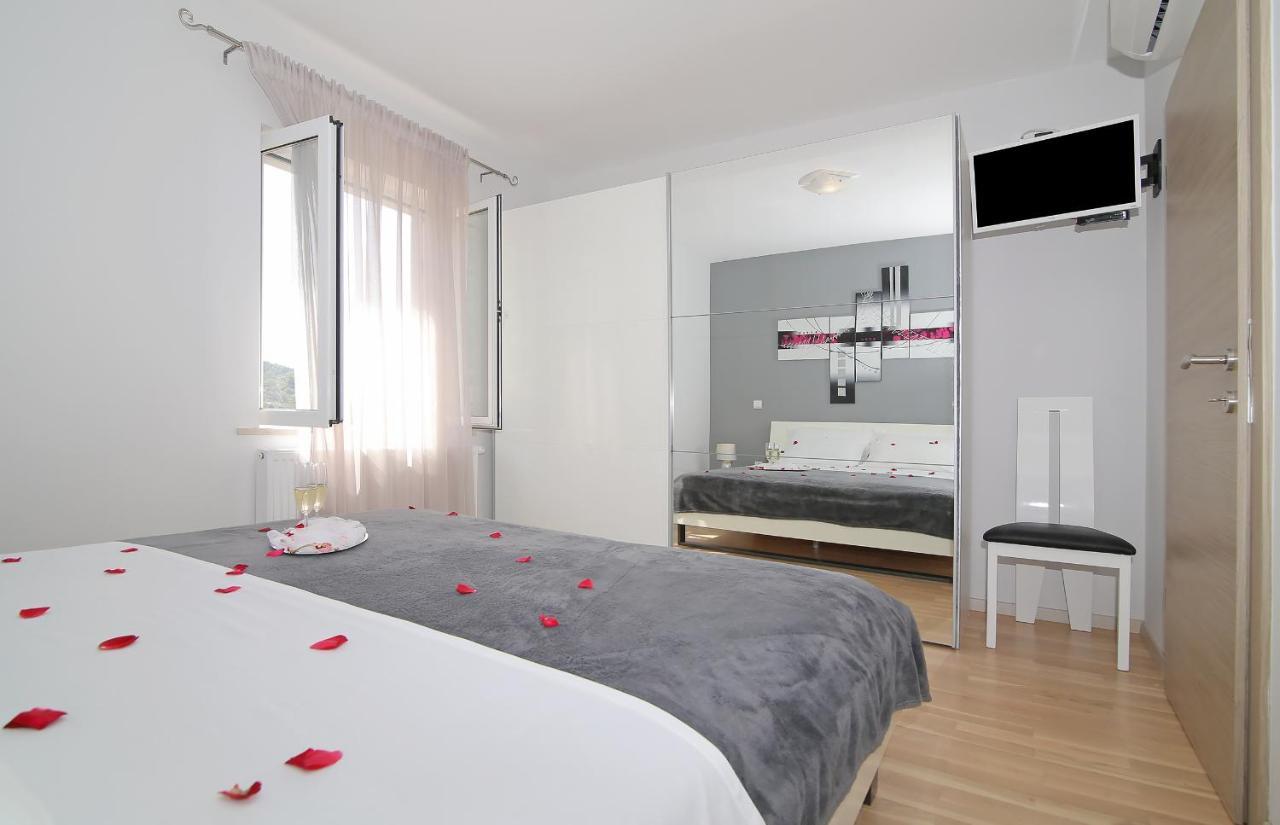 Apartment Moretic Gromaca Exterior foto